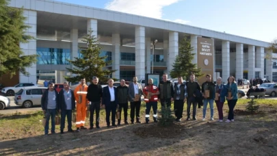 Devlet Hastanesi Bahçesinde Fidanlar Toprakla Buluştu