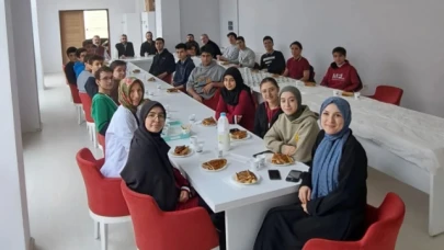 Fen Lisesi'nde öğle arası namaz molası etkinliği