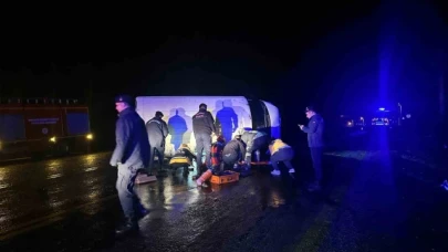 Devrilen minibüsün sürücüsü hayatını kaybetti