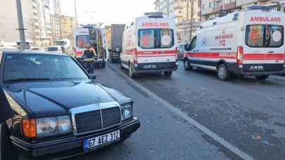 Kamyonun otomobili sürüklediği kazada 4 yaralı
