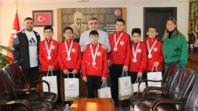 Karaaslan başarılı sporcuları makamında ağırladı