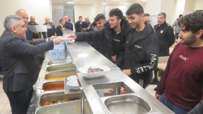 Karaaslan öğrencilerle bir araya geldi