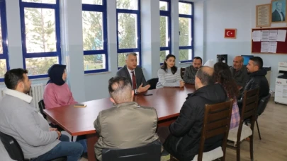 Katipoğlu öğretmen ve öğrencilerle bir araya geldi