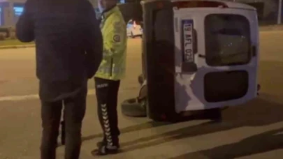 Kaza yapan hafif ticari araç takla attı: 2 yaralı