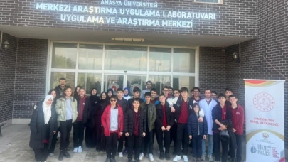 Lise Öğrencileri, Amasya Üniversitesi Laboratuvarını Ziyaret Etti