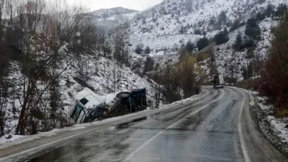 LPG yüklü tankerin tırla çarpıştığı kaza acuz atlatıldı