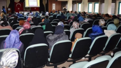 Polisler bilgilendirme eğitimlerini sürdürüyor