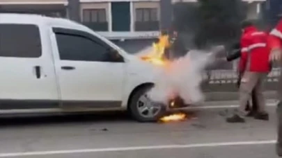 Seyir halindeki hafif ticari araç yandı
