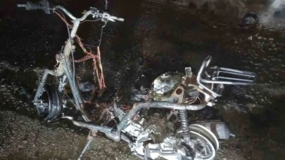 Seyir halindeki motosiklet yandı