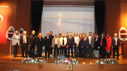 Şiir Dünyası Konferansı Düzenlendi