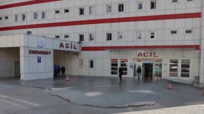Silahını temizlemek isterken kazara kızını vurdu