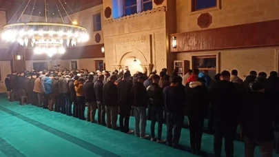 Songül Gülle Camii’nde Sabah Namazı Buluşması