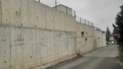 Tehlikeli Duvar Yıkılacak!