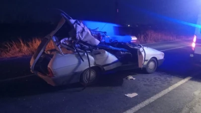Tıra arkadan çarpan otomobilde 1 kişi hayatını kaybetti