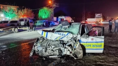 Trafik kazası: 1 ölü, 2'si polis 3 yaralı