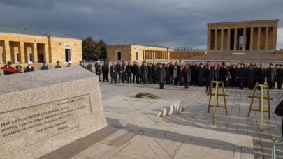 Vekil Karagöz İsmet İnönü'yü kabri başında andı
