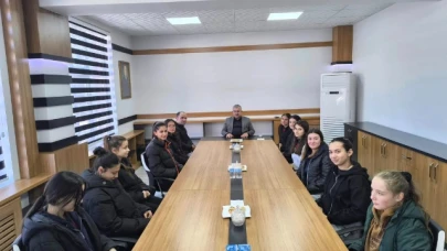 Voleybolculardan Başkan Demir'e ziyaret