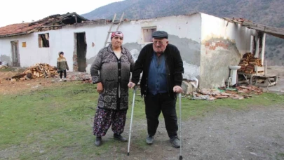 Yaşlı çift kış günü evsiz kaldı: "Sadece sırtımdaki ceket kaldı"