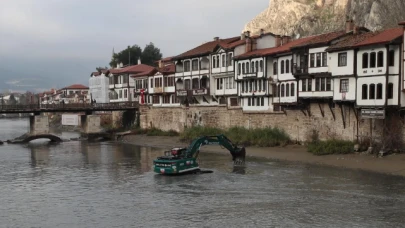 Yeşilırmak Nehri’nde temizlik çalışmaları