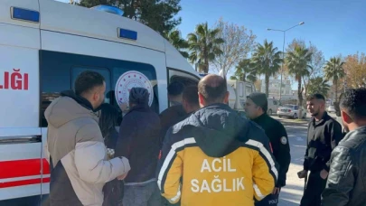 Yıkım esnasında bina iş makinesinin üzerine çöktü