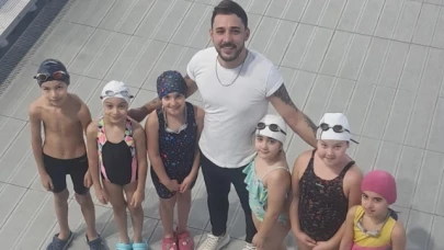 Yüzme takımı sporcularından büyük başarı
