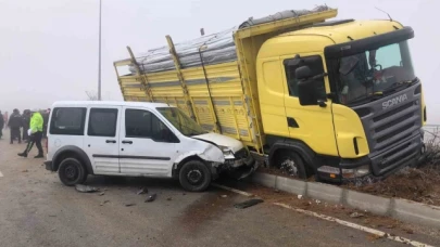 2 saatte 2 büyük zincirleme kaza: 13 araç çarpıştı, 7 yaralı