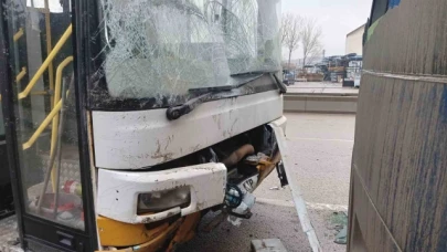 4 araçlı zincirleme kazada yaralı sayısı 33'e yükseldi
