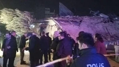4 katlı bina çöktü