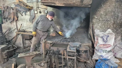 7 göbek demir dövüyorlar