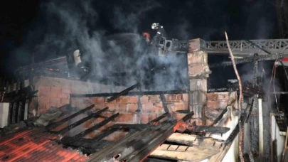 Amasya'da 2 katlı ev alevlere teslim oldu