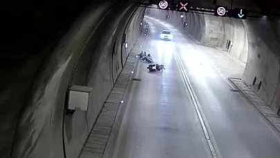 Amasya'da motosikletin tünelde devrildiği kaza kamerada