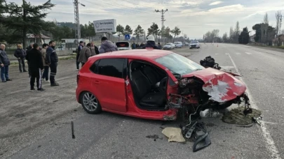 Amasya'da otomobiller kafa kafaya çarpıştı: 7 yaralı