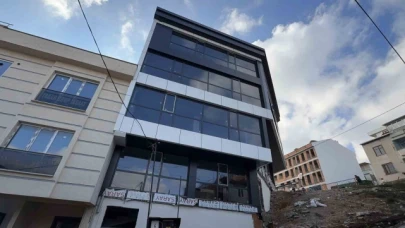 Asansör boşluğuna düşen 65 yaşındaki adam hayatını kaybetti