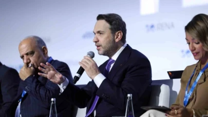 Bakan Bayraktar BAE'de "Gelişmekte Olan Ülkelerde Enerji Dönüşüm Yolları" başlıklı panele katıldı