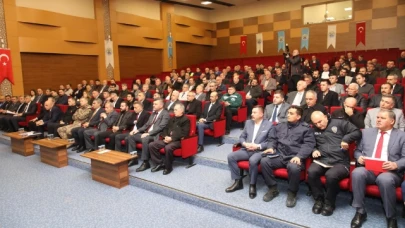 Bakan Suluova'da mahalle ve köy muhtarları ile bir araya geldi