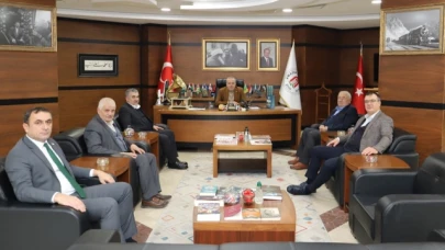 Başkan Demir'den Rektör Turabi'ye ziyaret