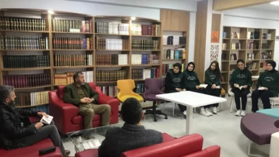 "Bizi Kim Beğenecek" kitap kritiği yapıldı