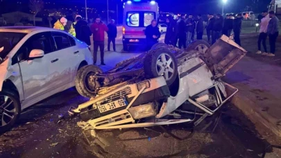 Hurda yığınına dönen araçtaki bir kişi hayatını kaybetti