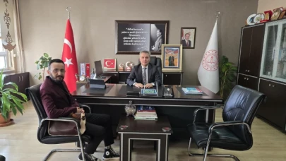 İlçe Milli Eğitim Müdürü Davu'ya Anlamlı Hediye