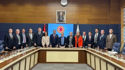 Karagöz, Görür'ün "Depreme Dirençli Kentler" başlıklı sunumuna katıldı