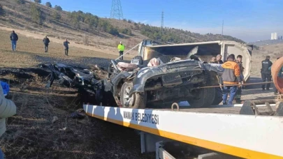 Kontrolden çıkan hafriyat kamyonunun ezdiği araçtaki 3 belediye işçisi hayatını kaybetti