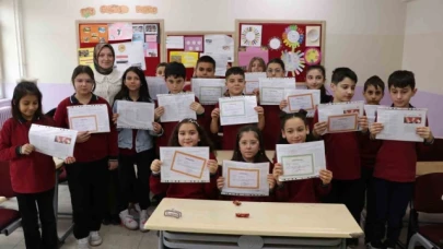 Öğrencilerin tatil heyecanına protokol üyeleri de ortak oldu