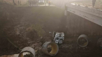 Servis minibüsü dere yatağına düştü: 1 ölü, 14 yaralı