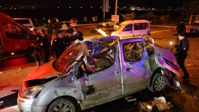Ters yöne girdi, karşıdan gelen araçla çarpıştı: 1 ölü, 2 yaralı