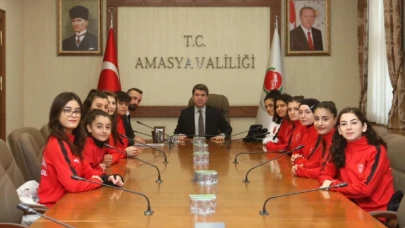 Vali Bakan, Başkan Gül ve sporcularını makamında ağırladı