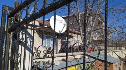 Yaşlı kadın itfaiye ekiplerinin çatısından girdiği evinde ölü bulundu