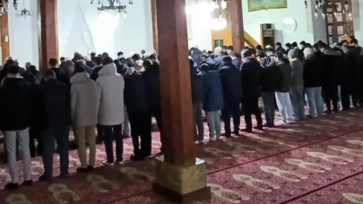 Yılın ilk sabah namazı buluşması yoğun bir katılımla gerçekleşti
