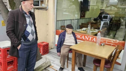 Yemek yerken kalp krizi geçirdi, ekiplerin müdahalesiyle hayata döndürüldü