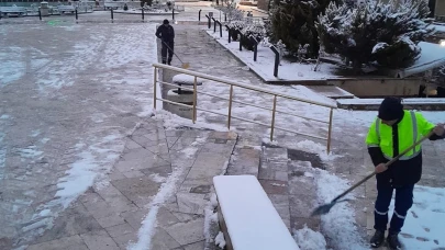 Merzifon'da Yoğun Kar Yağışı Sonrası Belediye Çalışmaları Başladı
