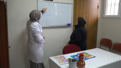 73 Yaşındaki Anne ve 56 Yaşındaki Kızı Okuma Yazma Öğrendi